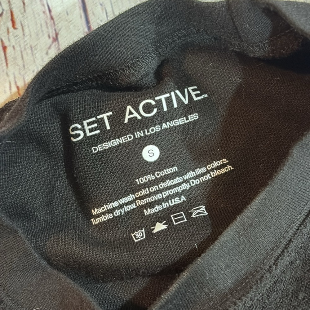 Set Active Black Velour Crewneck Cropped Sweatshirt - Picture 2 of 9